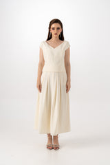 تنورة متوسطة الطول بقصة واسعة وطيات ناعمة