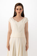 توب بياقة على شكل قلب وأكمام كاب