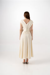 توب بياقة على شكل قلب وأكمام كاب