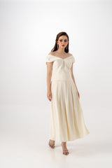 توب بياقة على شكل قلب وأكمام كاب