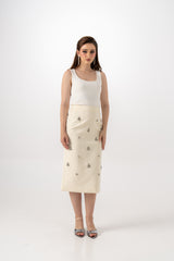 تنورة ميدي مزينة بحبيبات لامعة وفتحة خلفية