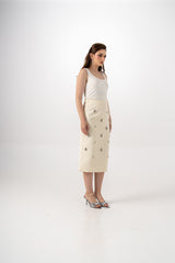 تنورة ميدي مزينة بحبيبات لامعة وفتحة خلفية