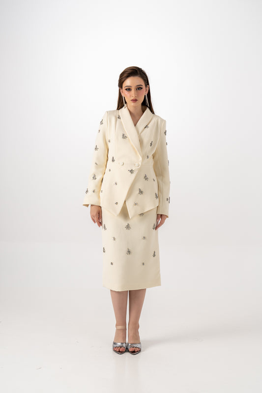 تنورة ميدي مزينة بحبيبات لامعة وفتحة خلفية