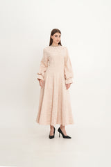 فستان ماكسي بقصة A وخامة جاكار مزينة