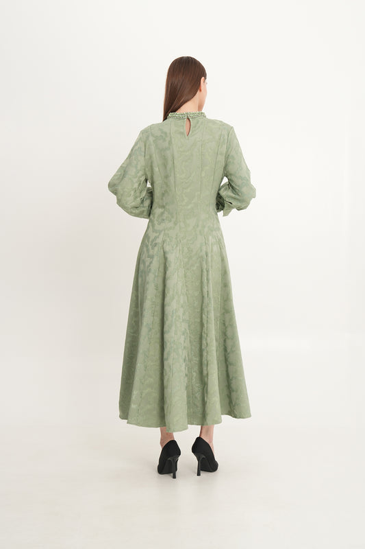 فستان ماكسي بقصة A وخامة جاكار مزينة