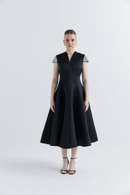 فستان ميدي بأكمام مرصعة بالكريستال