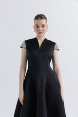 فستان ميدي بأكمام مرصعة بالكريستال