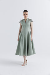 فستان ميدي بأكمام مرصعة بالكريستال