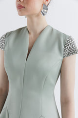 فستان ميدي بأكمام مرصعة بالكريستال