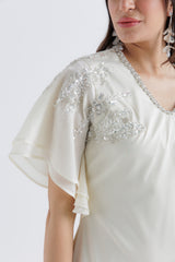 فستان ماكسي بأكمام فلوتر مزينة