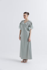 فستان ماكسي بأكمام فلوتر مزينة