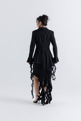 جاكيت بصف أزرار مزدوج وتفاصيل كشكش ناعمة