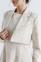 جاكيت قصير مطرّز بتفاصيل فاخرة