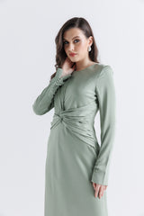 فستان ماكسي بتفصيل درابي ملتف وأزرار على الأكمام