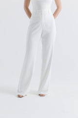 بنطال واسع بخصر عالٍ وقصة مصممة