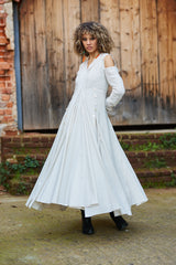 فستان ماكسي واسع بأزرار على الكتف – تصميم أبرار المبارك