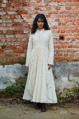 فستان ماكسي أنيق بنقشات بارزة – تصميم أبرار المبارك