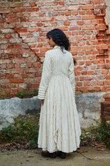 فستان ماكسي أنيق بنقشات بارزة – تصميم أبرار المبارك