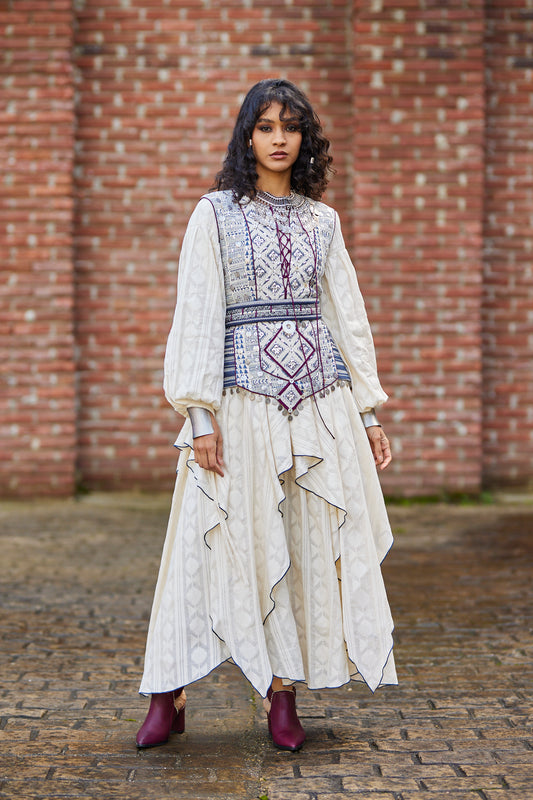 فستان ماكسي أنيق ومتدفق – تصميم أبرار المبارك (الصدرية تباع بشكل منفصل)