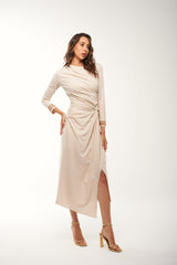 تنورة متوسطة الطول بربطة عند الخصر وحافة غير متماثلة