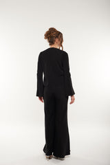 بلوزة بلف مطرزة بأكمام واسعة