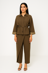 جاكيت برباط على الخصر مع أكمام بتفصيلة كونتراست