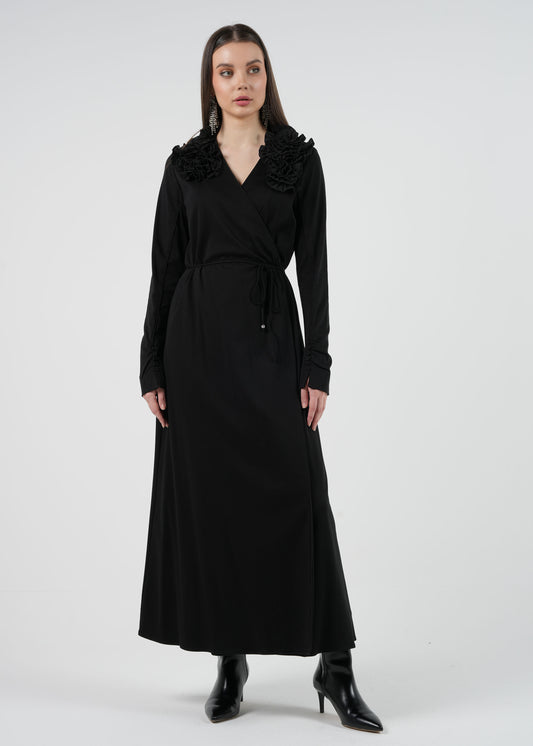 فستان ماكسي بتصميم ملفوف وزهور بارزة