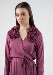 فستان ماكسي بتصميم ملفوف وزهور بارزة