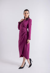 Overlap Rose Broche Shoulder Midi Dress\سف يديم ميمصتب لخادتم عم شورب يدرو  ىلع ف