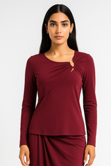 توب بتفصيلة ملتوية وحلقة معدنية