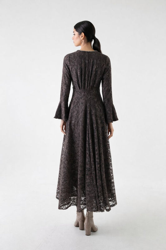 فستان ماكسي دانتيل مزخرف بأكمام جرس