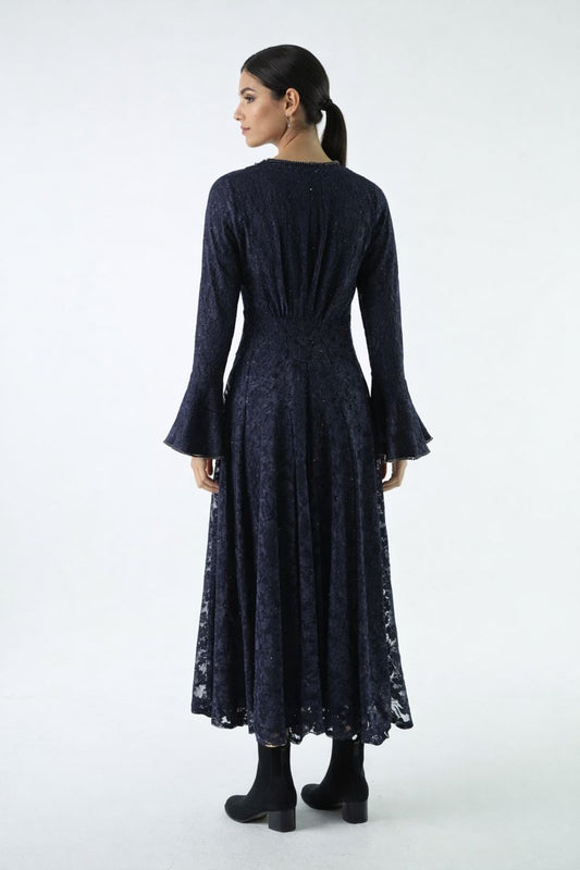 فستان ماكسي دانتيل مزخرف بأكمام جرس