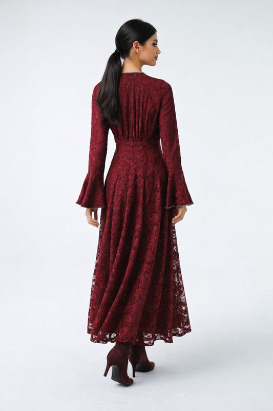 فستان ماكسي دانتيل مزخرف بأكمام جرس