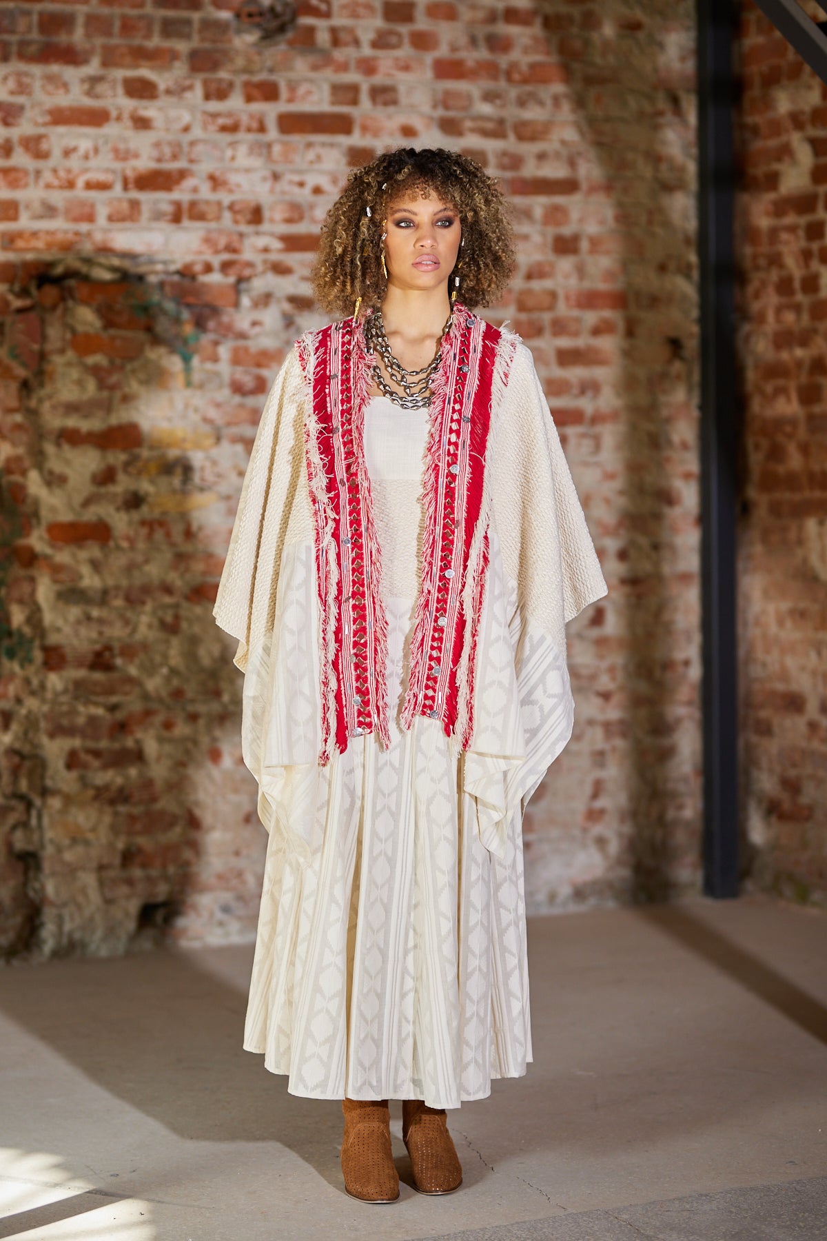 فستان ليالي رمضان بحمّالات مع شال