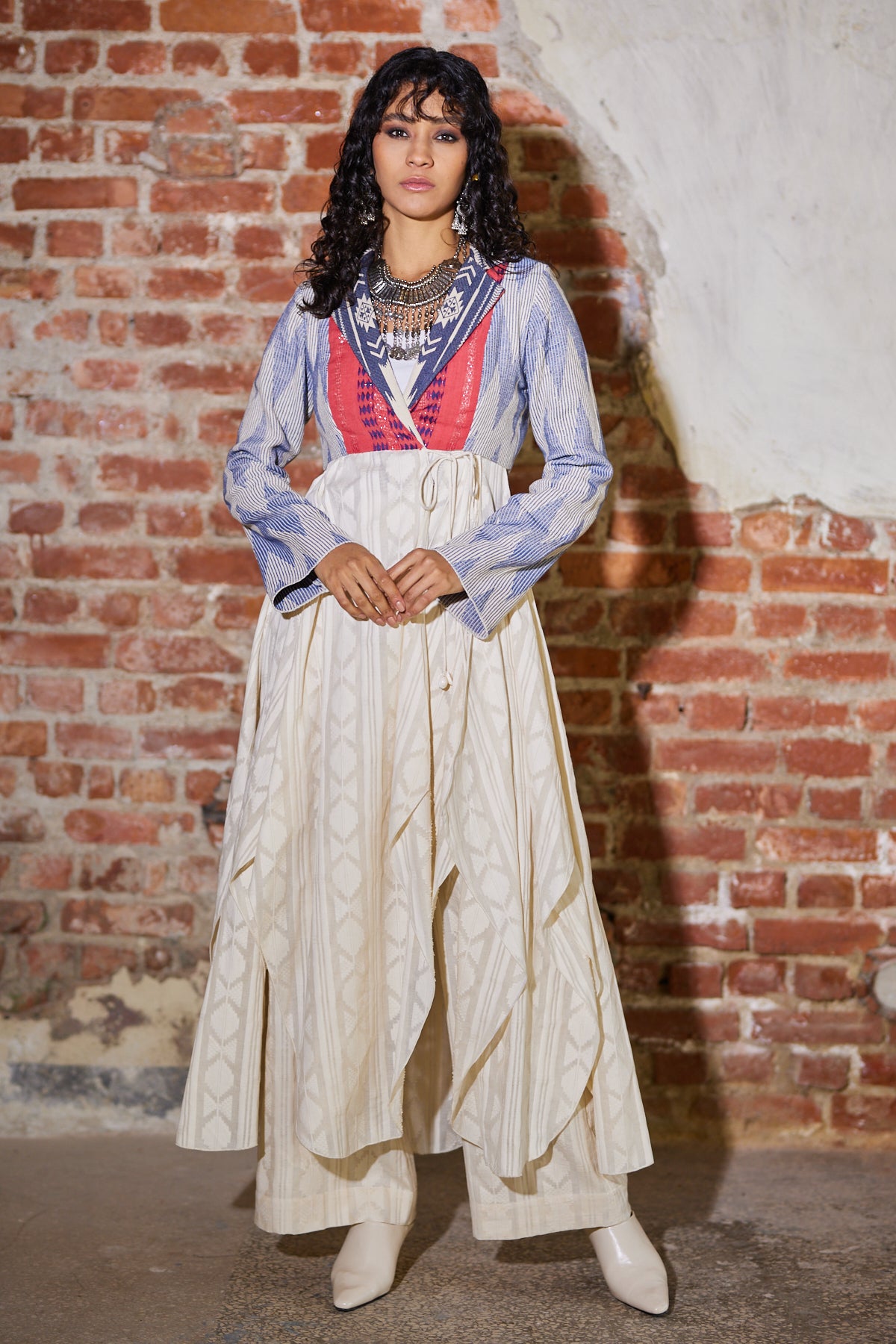 طقم ليالي رمضان بفستان غير متماثل مع بنطال